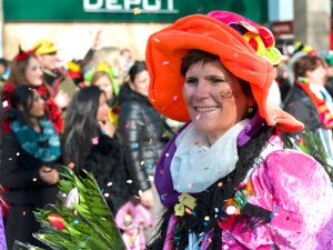 rosenmontagszug-rosenmontag-2015-karneval-koeln-19